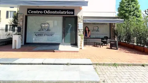 Foto di Centro Odontoiatrico Le Ville Direttore Sanitario Dr.Luca Carugati