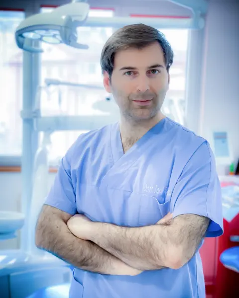 Foto di Dr Romaniello Toni - Studio Dentistico - Invisalign Implantologia Medicina Estetica