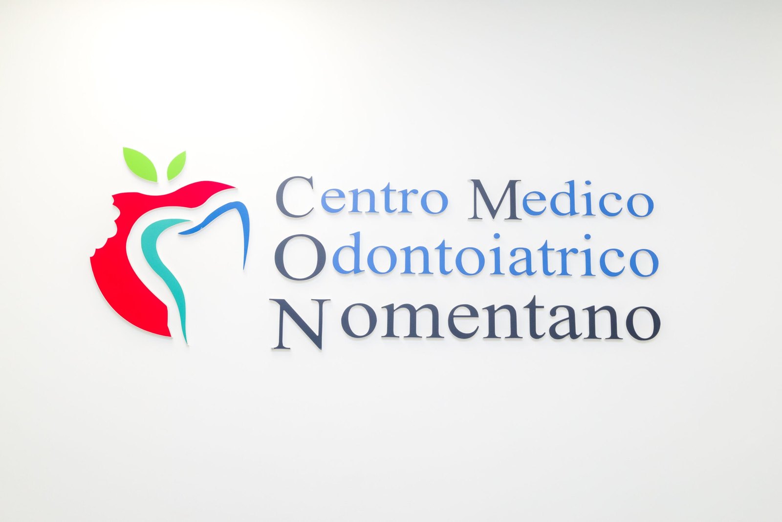 Foto di CENTRO MEDICO ODONTOIATRICO NOMENTANO SRL