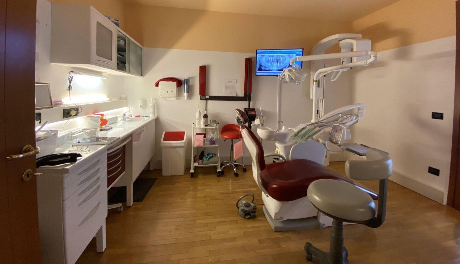 Foto di studio dentistico dott marco bueloni